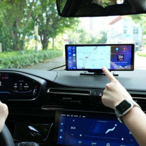 Intelligens Autós Képernyő – Könnyű Navigáció és Beépített Kamera