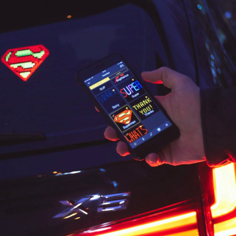 LED Emoji-skärm för bil — Modern och interaktiv stil 